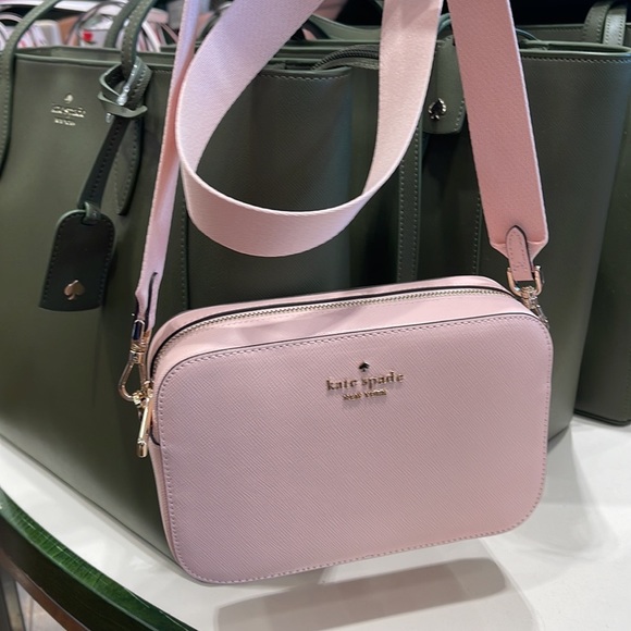 Kate Spade Madison Mini Camera Bag
COLOR:
Conch Pink
NWT - Picture 7 of 16